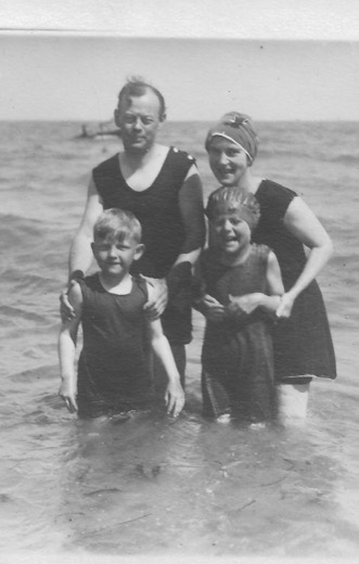 Henry Babsons swimming